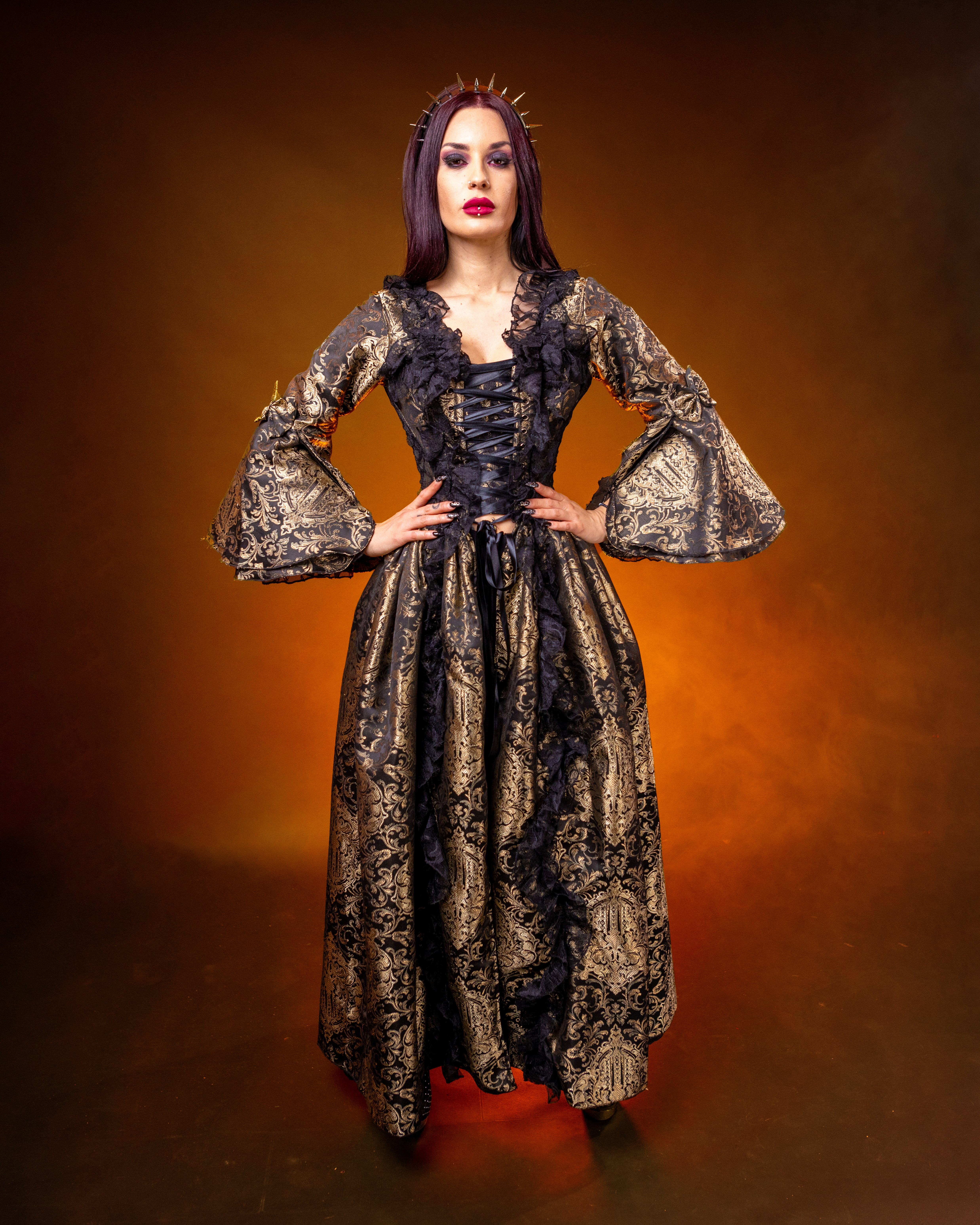 Renaissance dress gold king. | thumbnail | 