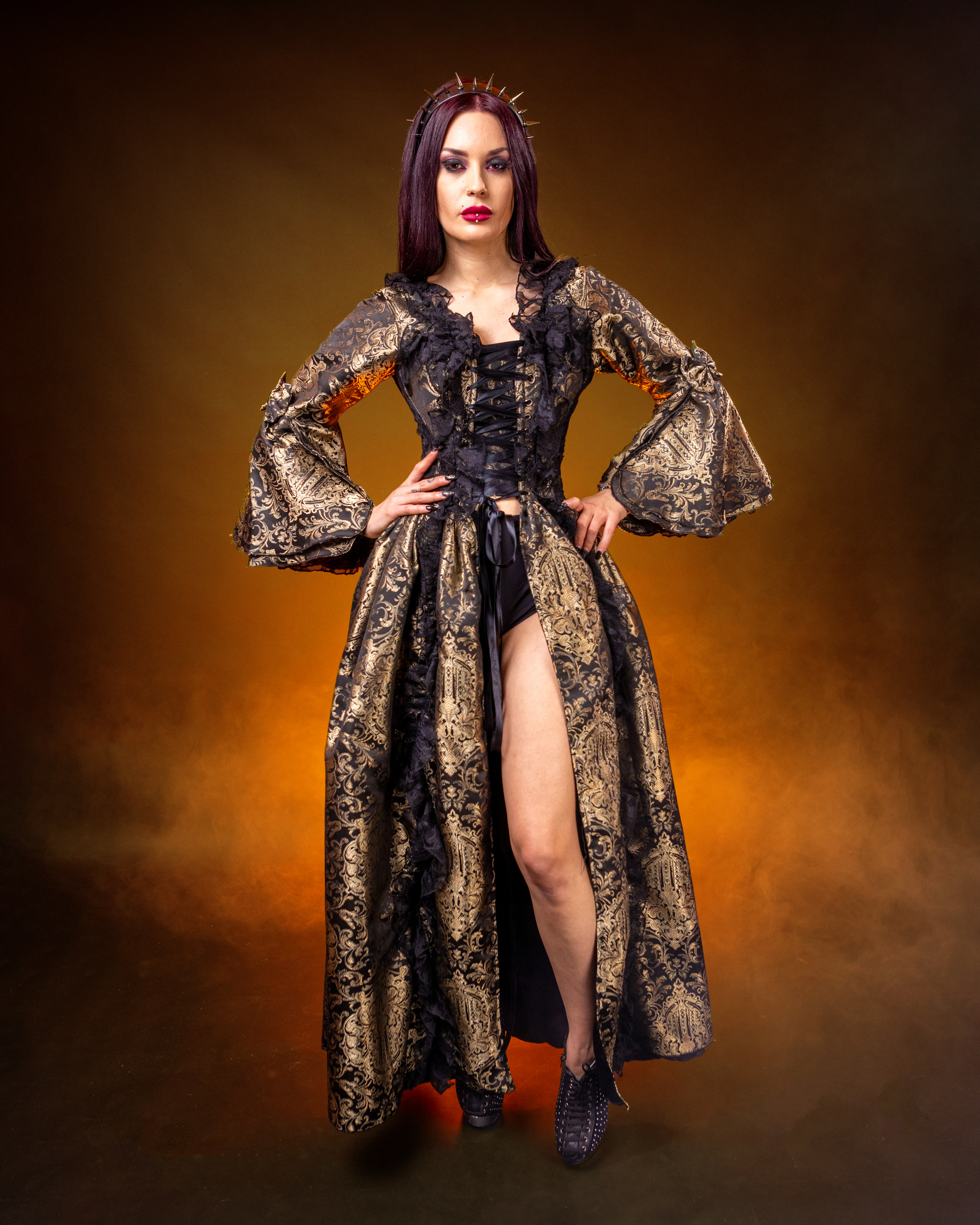 Renaissance dress gold king. | thumbnail | 