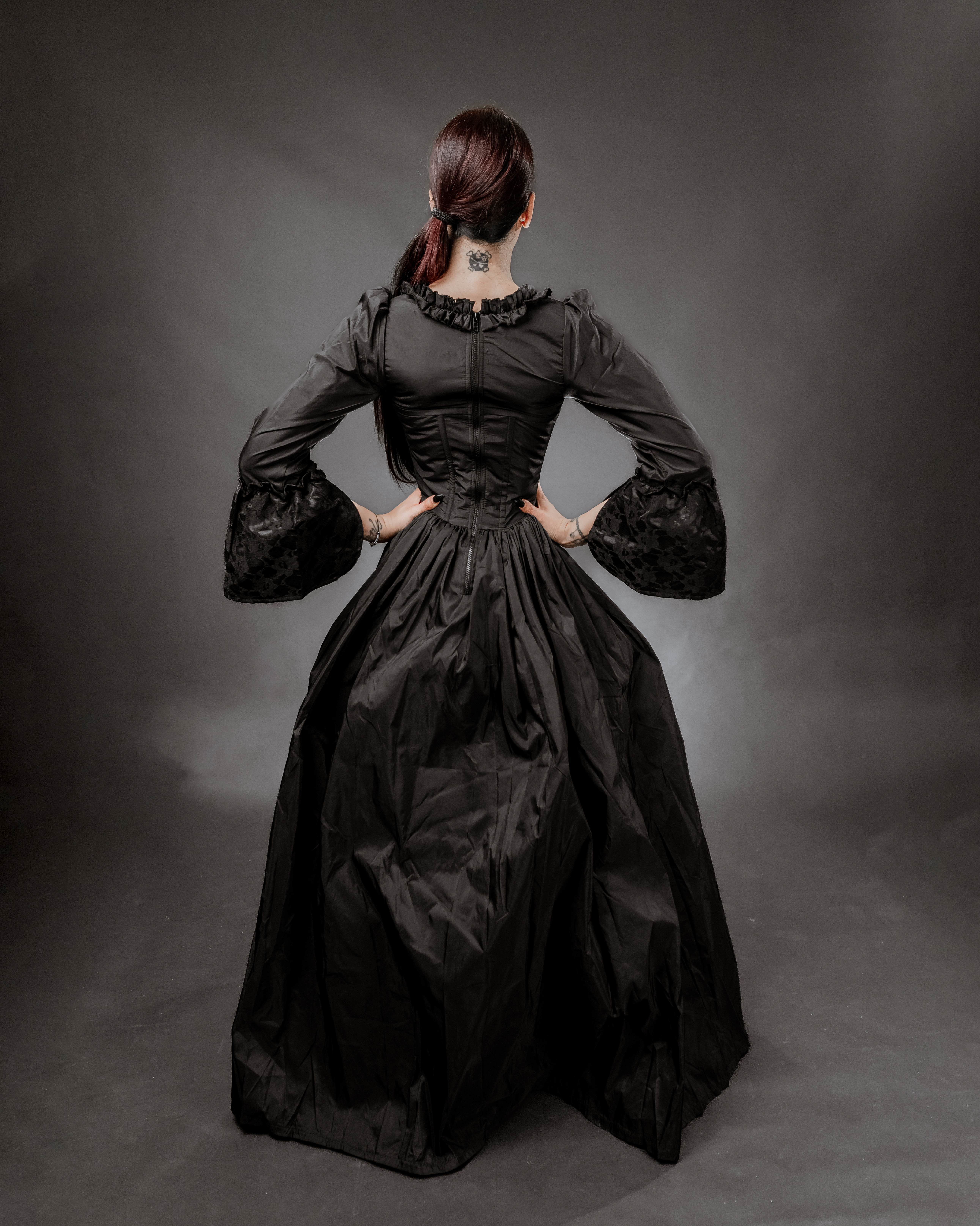 Marie Antoinette dress in black taffeta | thumbnail | 
